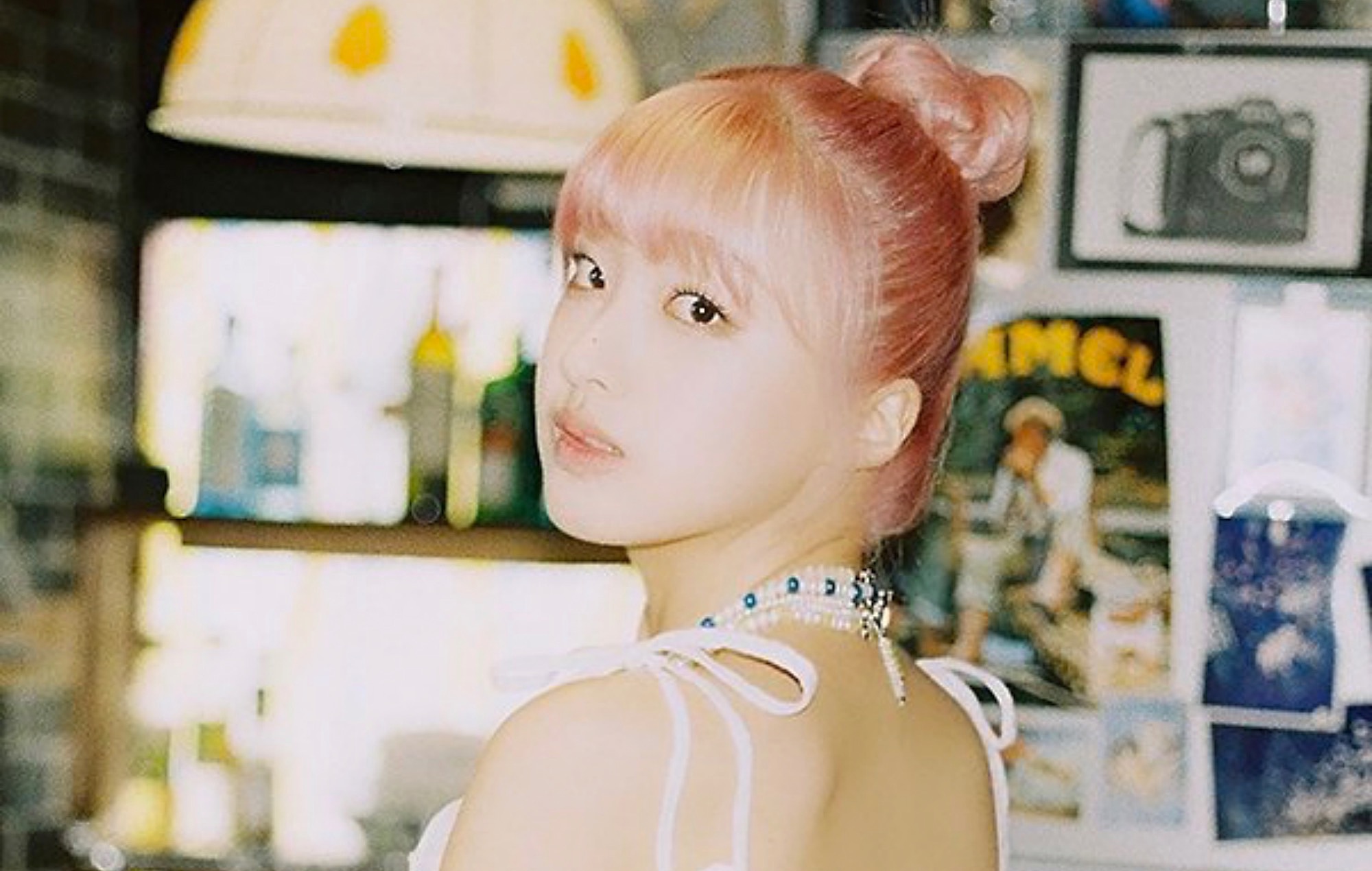 adora big hit aura entertainment soloist debut