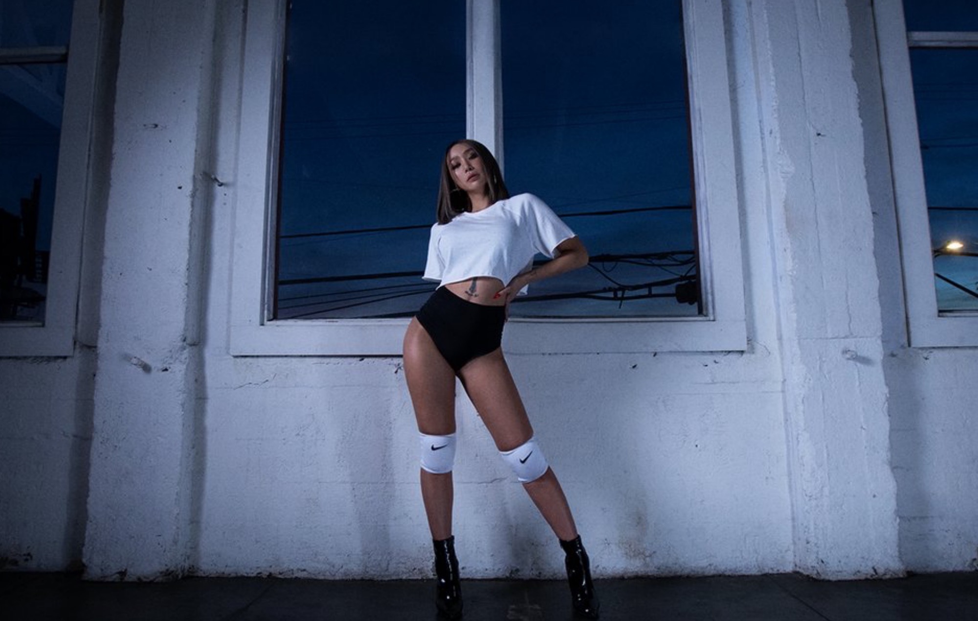 hyolyn sistar layin' low new single postponed