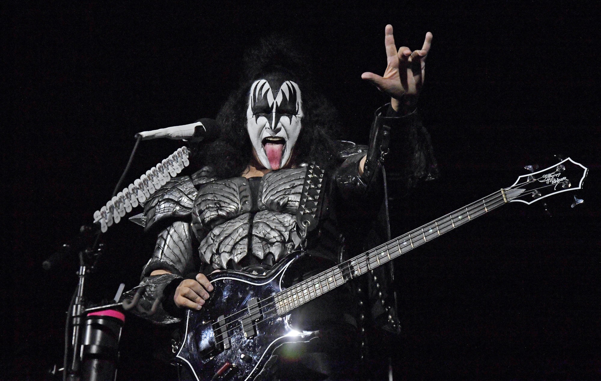 kiss gene simmons covid-19 vaccine mandate