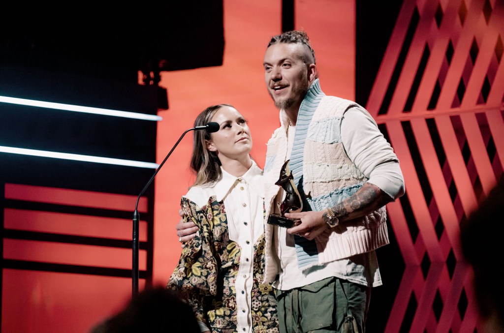 brandon-lake-is-top-winner-at-2023-dove-awards:-full-winners list