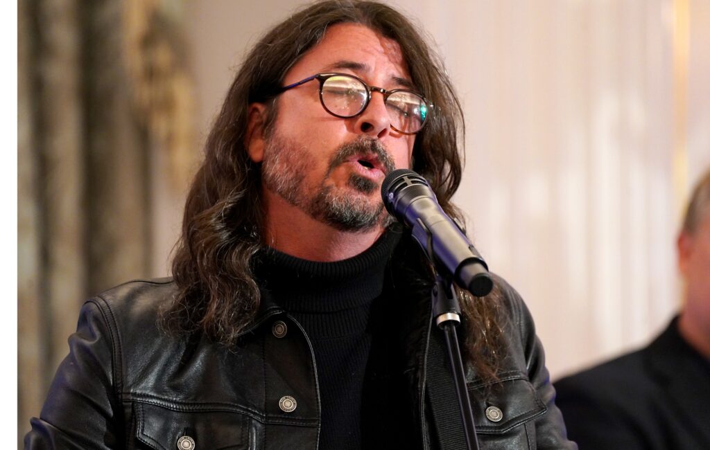 dave-grohl-shares-feelings-about-whether-nirvana-sold-out:-“i-didn’t-feel-personally-conflicted”