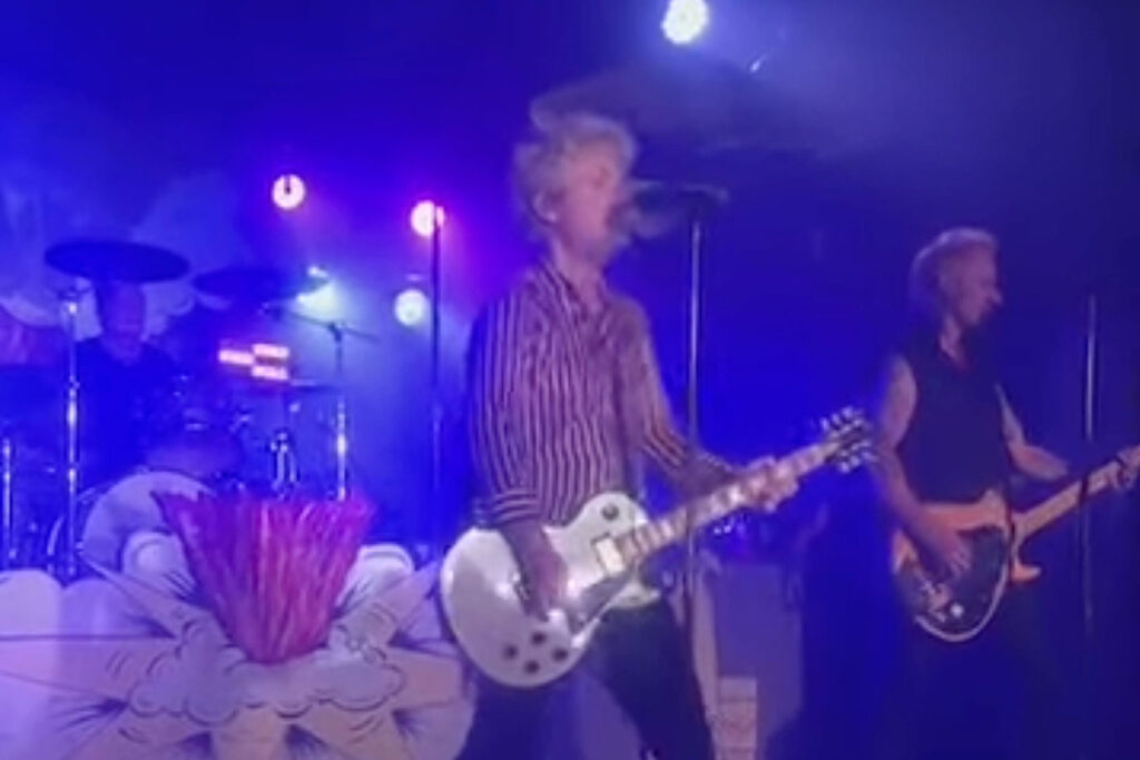 green-day-reveal-2024-stadium-tour,-debut-new-song-at-secret-show