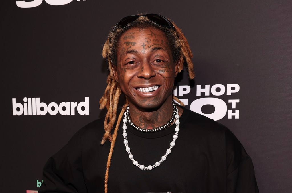 lil-wayne-had-the-funniest-reaction-to-his-own-wax-figure-at-tennessee’s-hollywood-wax museum