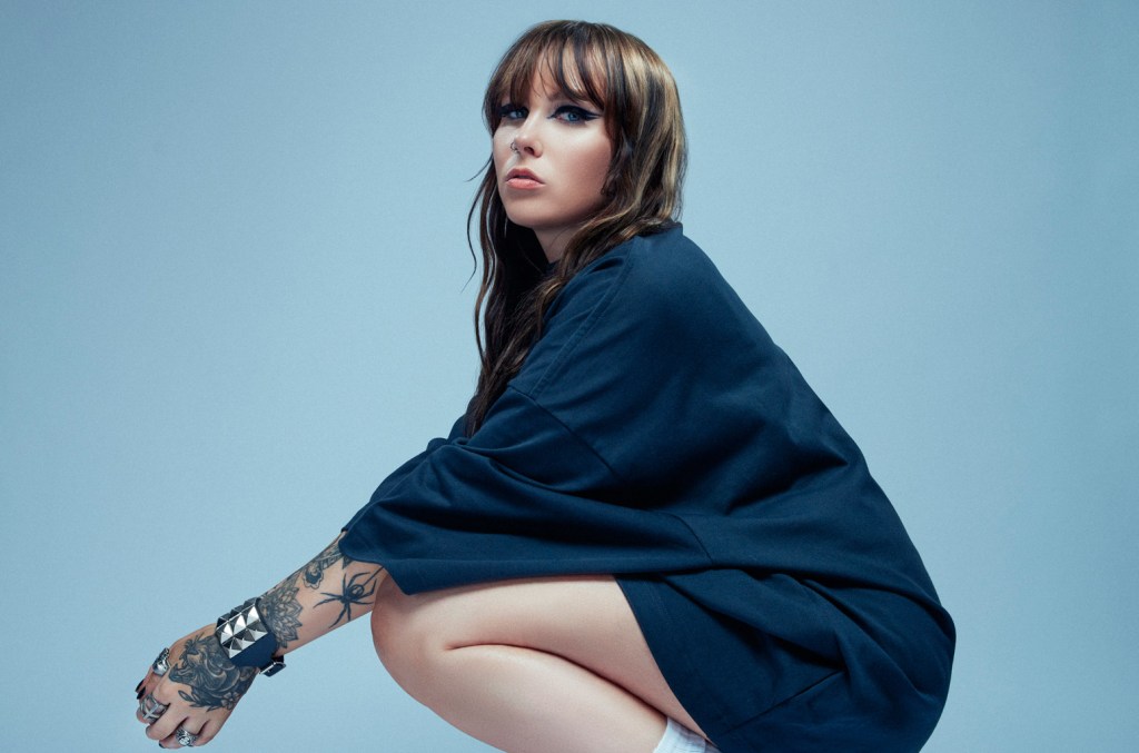 kenya-grace’s-‘strangers’-holds-tight-lead-on-midweek-uk. chart