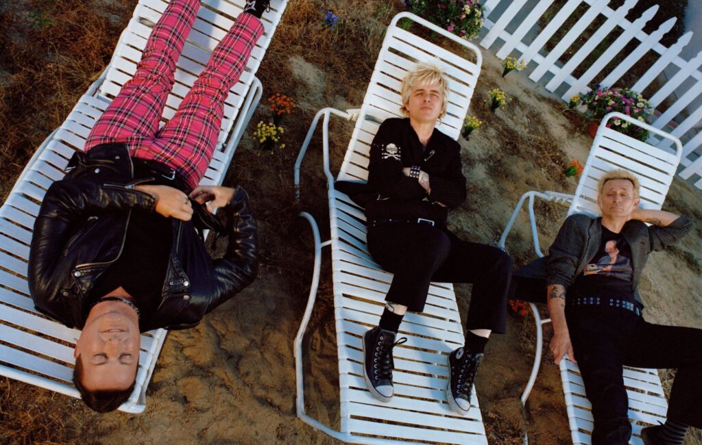 green-day-announce-album-‘saviors’-and-share-new-single