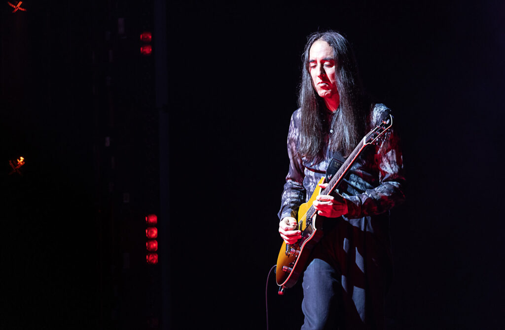 guitarist-jeff-schroeder-departs-smashing-pumpkins