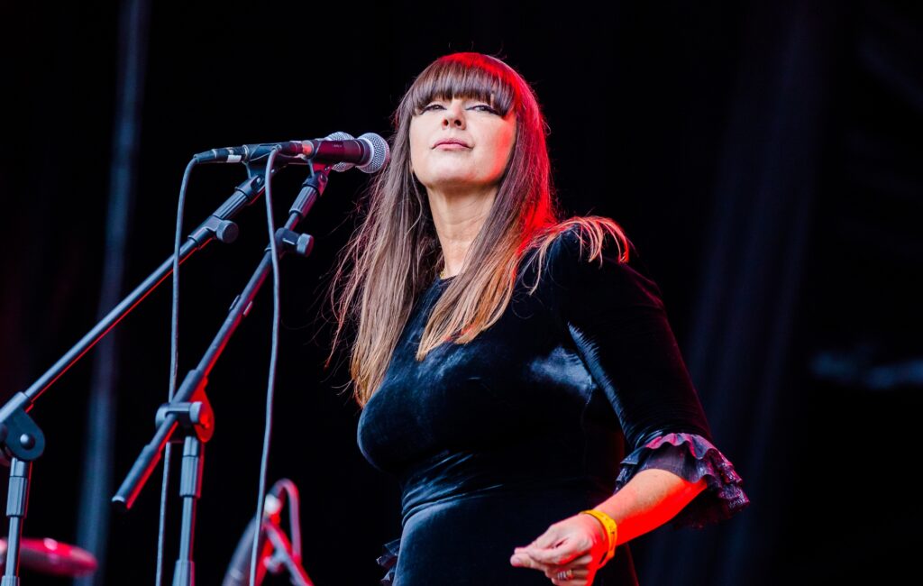 listen-to-cat-power’s-covers-of-‘mr-tambourine-man’-and-‘like-a-rolling-stone’-from-new-bob-dylan-live-tribute-album