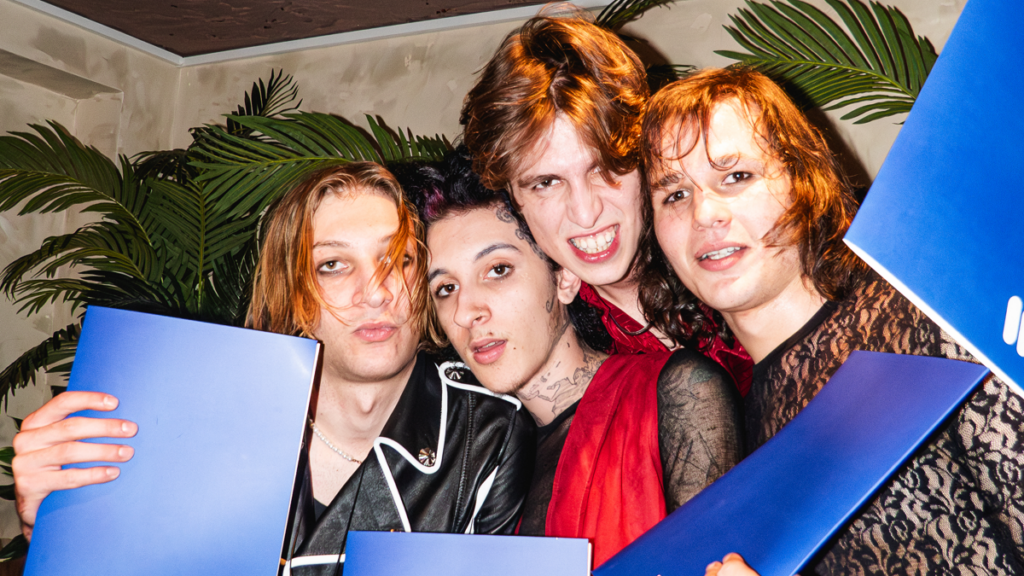 turkish-band-mavi-signs-to-warner-music