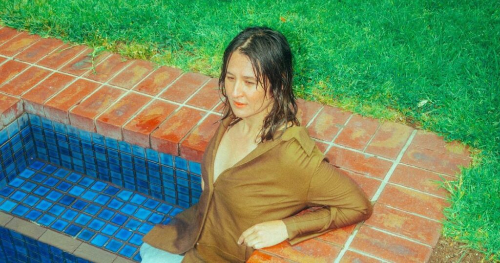 jess-ribeiro-releases-new-single-‘summer-of-love’-via-poison-city-records