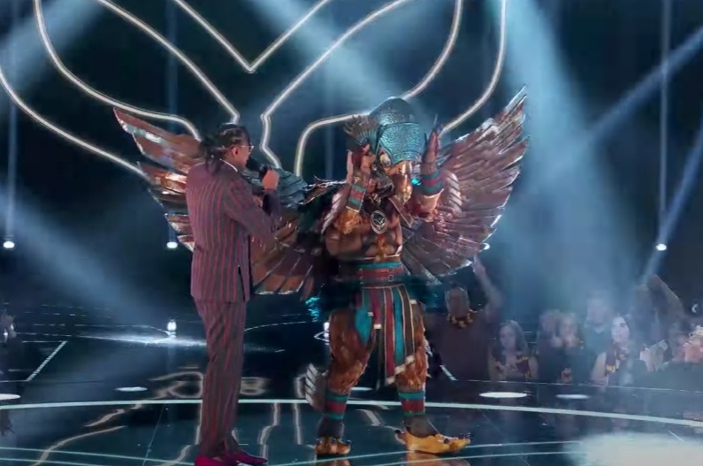‘the-masked-singer’:-‘teen-wolf’-star-unmasked-on-‘harry-potter’ special