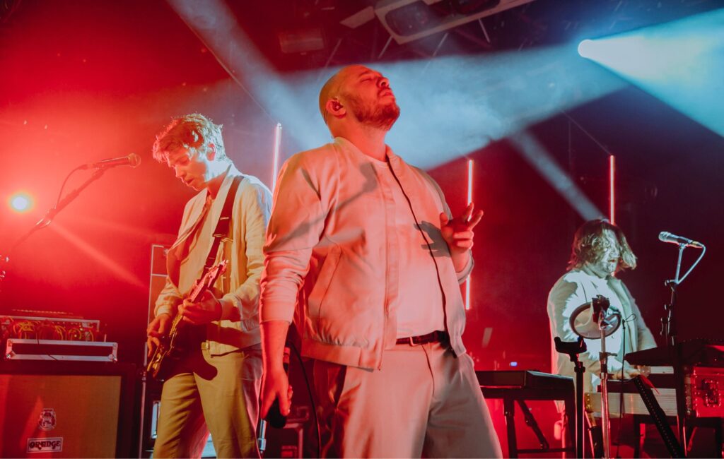 everything-everything-announce-new-album-‘mountainhead’-and-2024-uk-tour