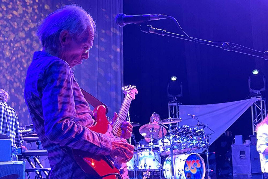 steve-howe-explains-how-yes-built-their-‘classic-tales’-set-list