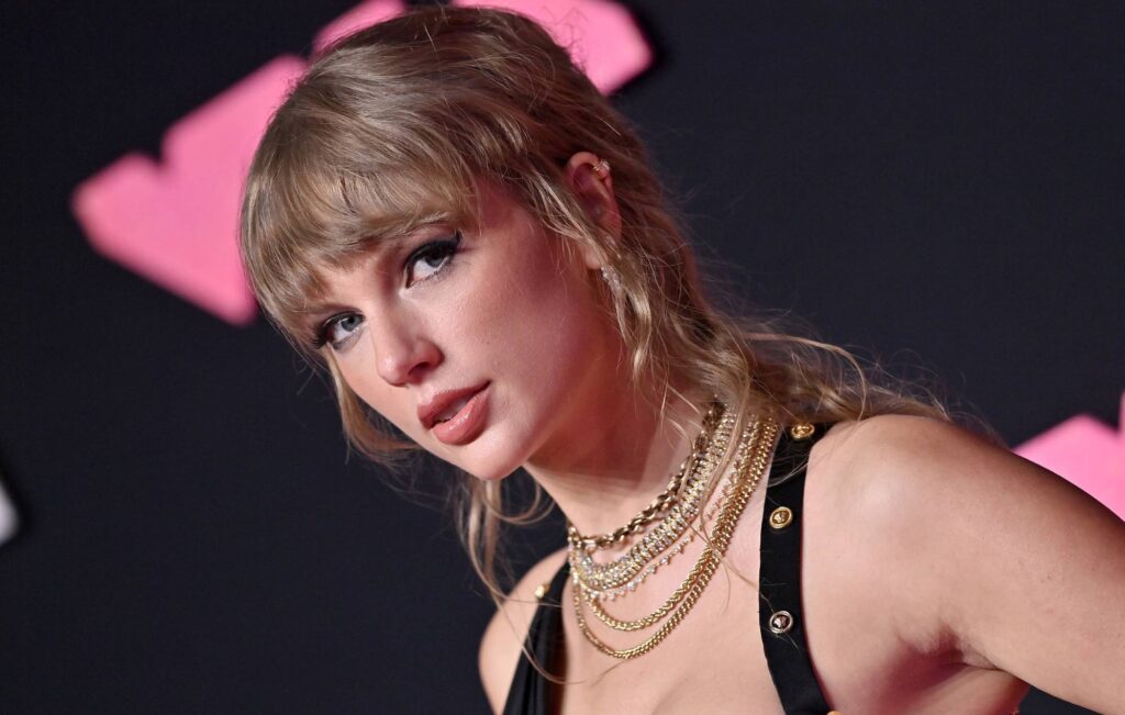 taylor-swift-fuels-‘deadpool-3’-rumours-as-she’s-spotted-with-director