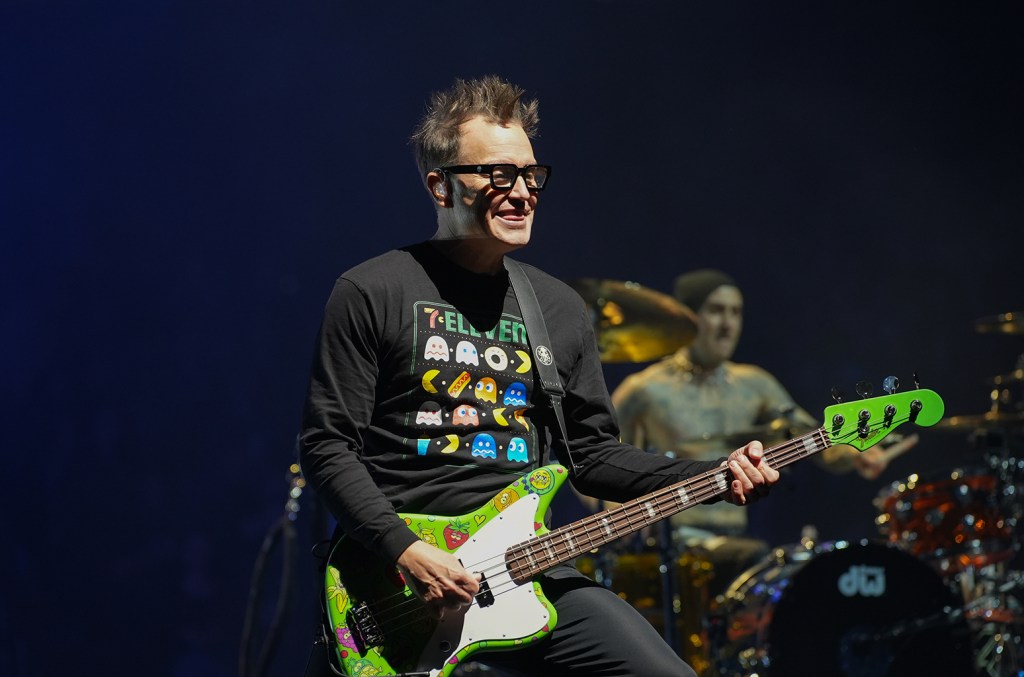 watch-blink-182-perform-a-mini-concert-in-a-denny’s-restaurant-to-celebrate-new tour