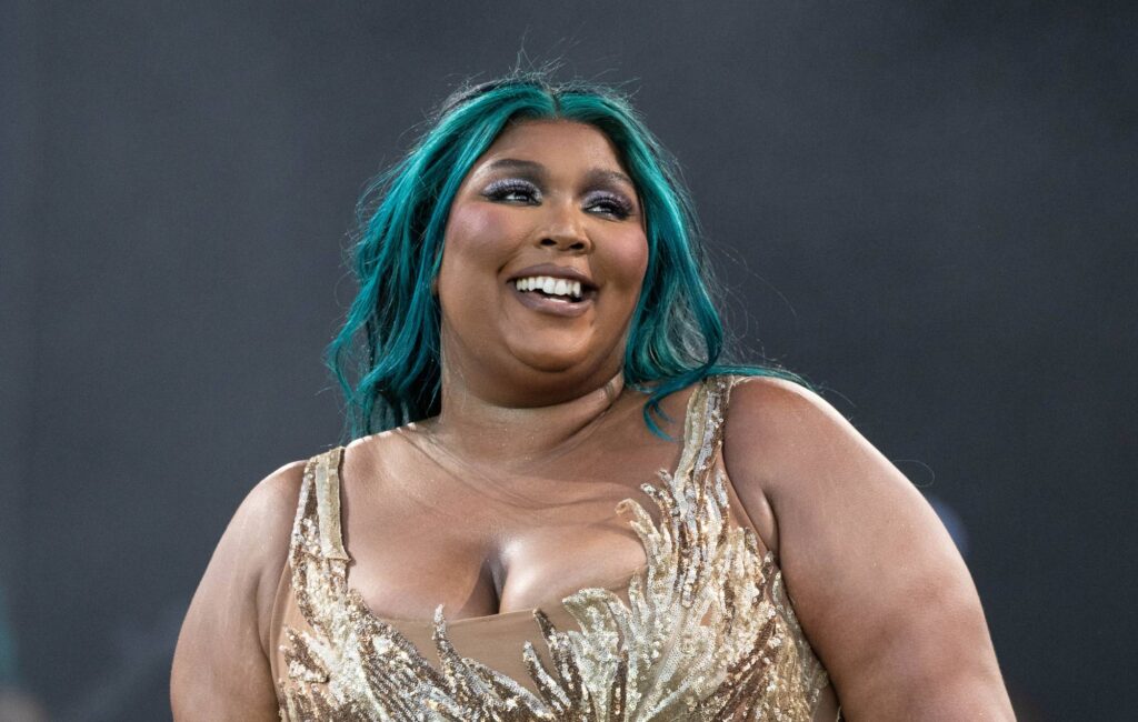 lizzo-asks-judge-to-dismiss-“fabricated-sob-story”-against-her