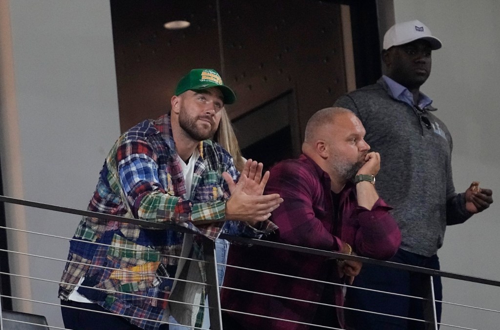travis-kelce-dances-to-taylor-swift’s-‘shake-it-off’-at-world-series-game 1