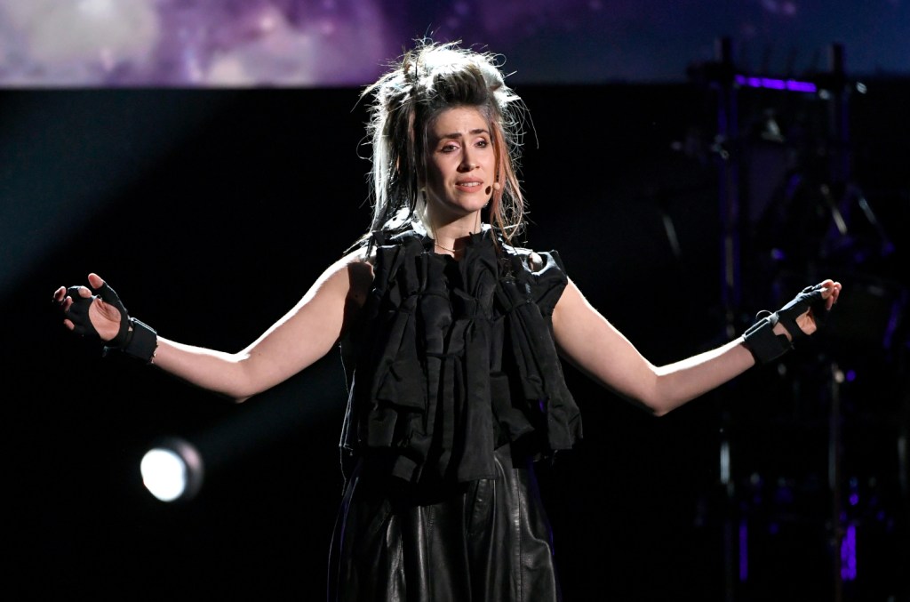 imogen-heap-shares-photos-from-‘clean’-recording-session-to-celebrate-‘1989-(taylor’s-version)’ release