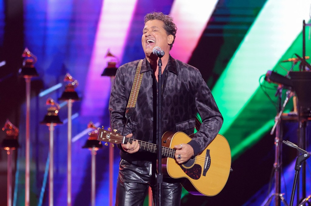 shakira-surprises-carlos-vives-at-miami-concert: watch