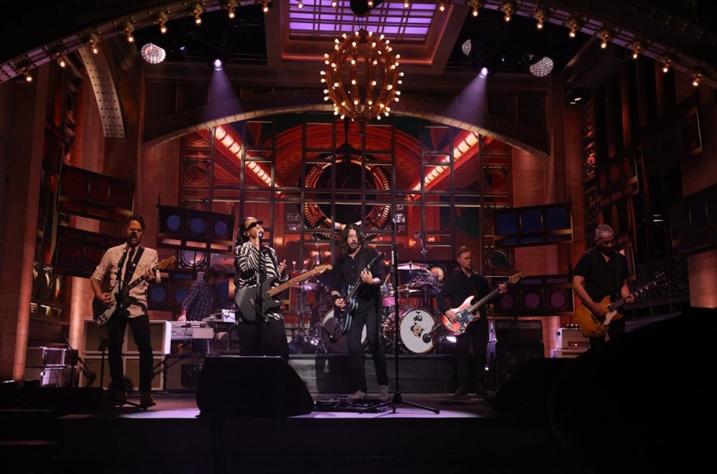 foo-fighters-perform-with-her.,-get-introduced-by-christopher-walken-on-‘snl’:-watch