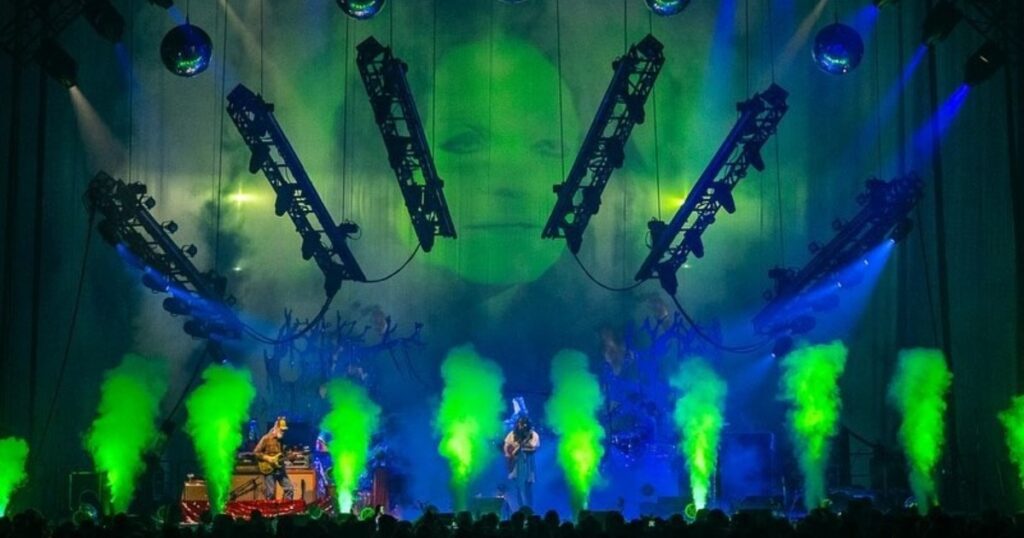 the-wizard-of-ozzy:-widespread-panic-merge-‘wizard-of-oz’-motif-with-black-sabbath-covers-during-halloween-stand-in-savannah