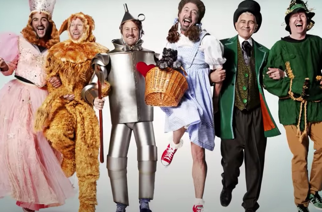 foo-fighters’-dress-as-‘wizard-of-oz’-characters,-dave-grohl-makes-hilarious-cameos-on-‘snl’:-watch