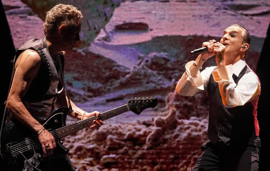 watch-depeche-mode-perform-‘wagging-tongue’-on-‘the-tonight-show’