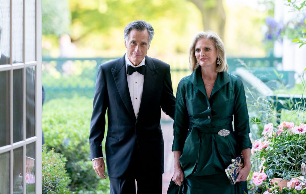 mitt-romney-and-his-wife-dress-up-as-travis-kelce-and-taylor-swift-for-halloween