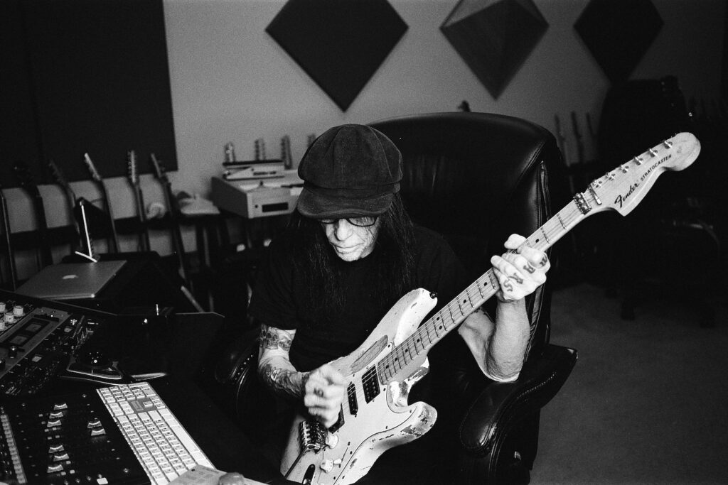 mick-mars-celebrates-new-solo-music-+-discusses-motley-crue