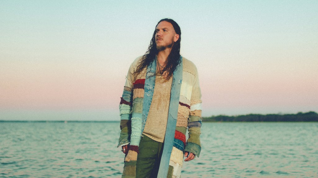 brandon-lake’s-‘coat-of-many-colors’-sparkles-as-his-first-no.-1-on-top-christian-albums chart