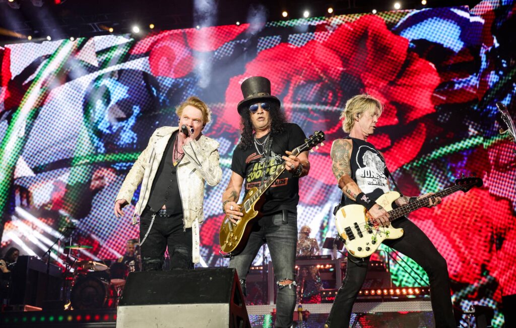 watch-guns-n’-roses-debut-‘the-general’-live-in-los-angeles