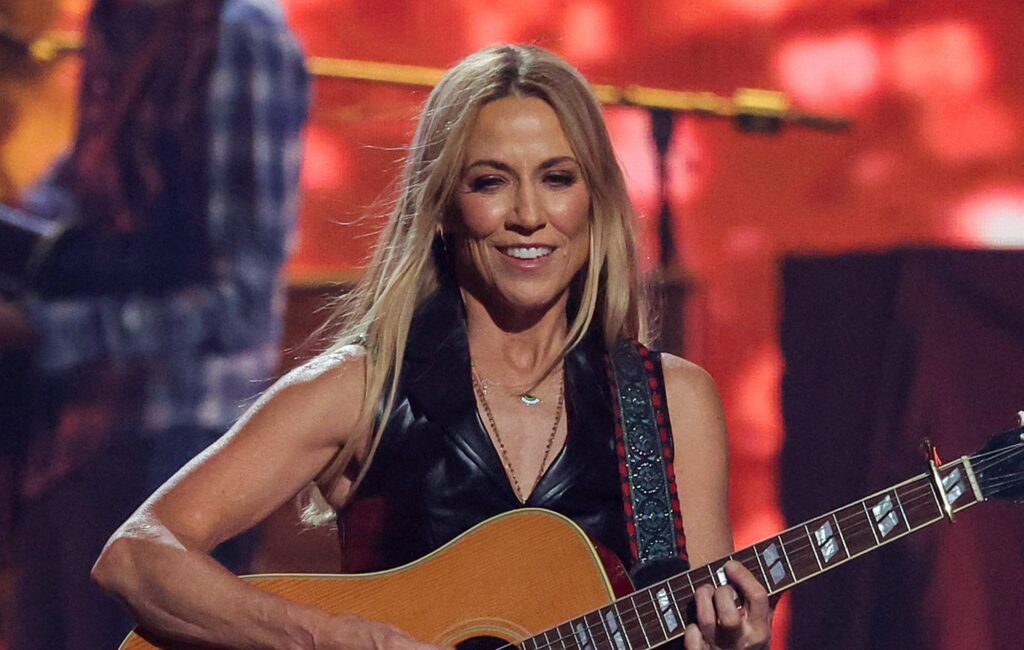 sheryl-crow-announces-new-album,-shares-single-‘alarm-clock’