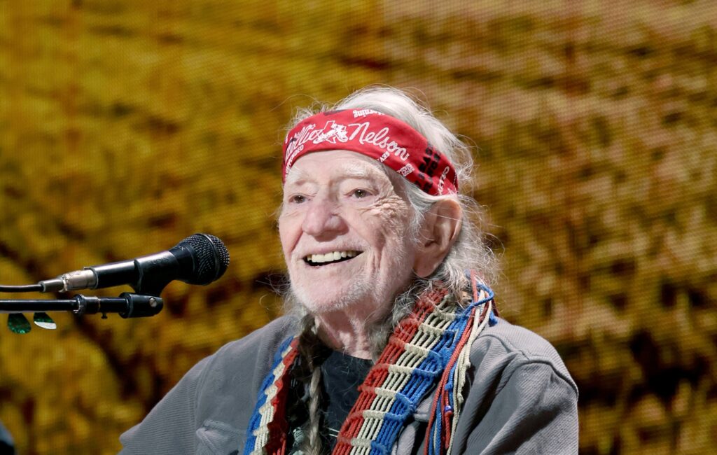 watch-willie-nelson-perform-“i-never-cared-for-you”-on-‘colbert’