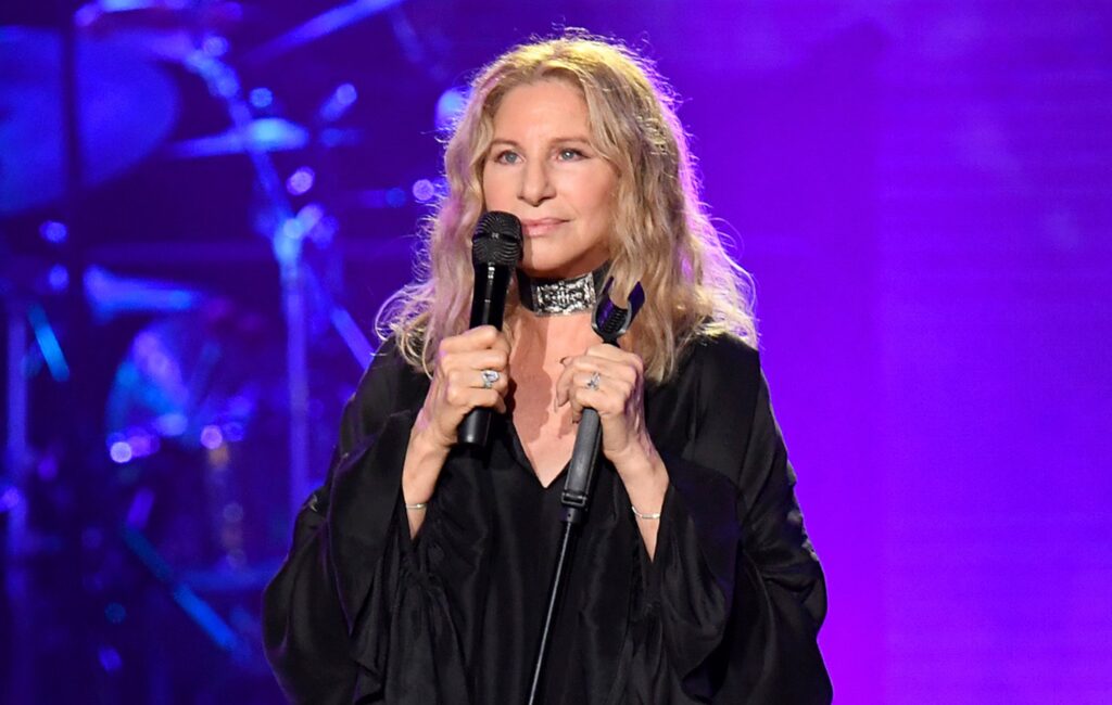 siri-mispronounced-barbra-streisand’s-name-so-she-got-tim-cook-to-fix-it