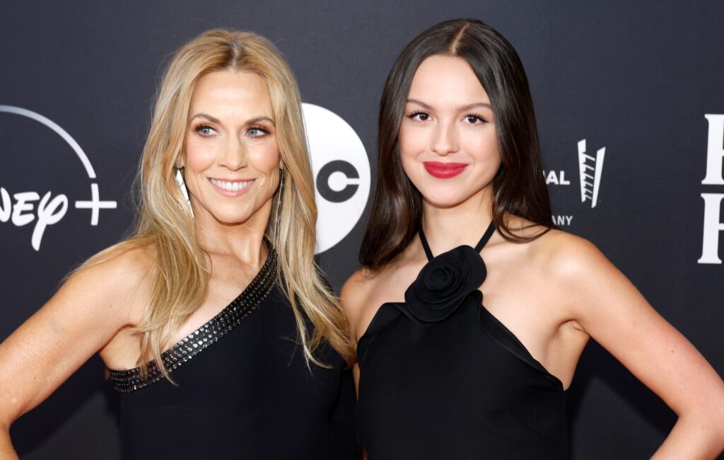sheryl-crow-reveals-the-life-advice-she-shared-with-olivia-rodrigo