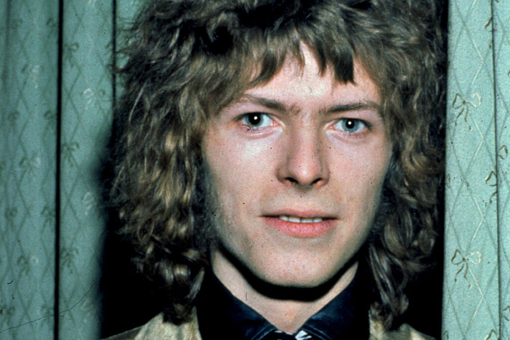 how-david-bowie-found-himself-on-his-second-self-titled-lp