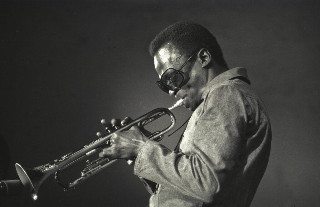 in-new-graphic-novel,-miles-davis-becomes-‘music-you-can-see’