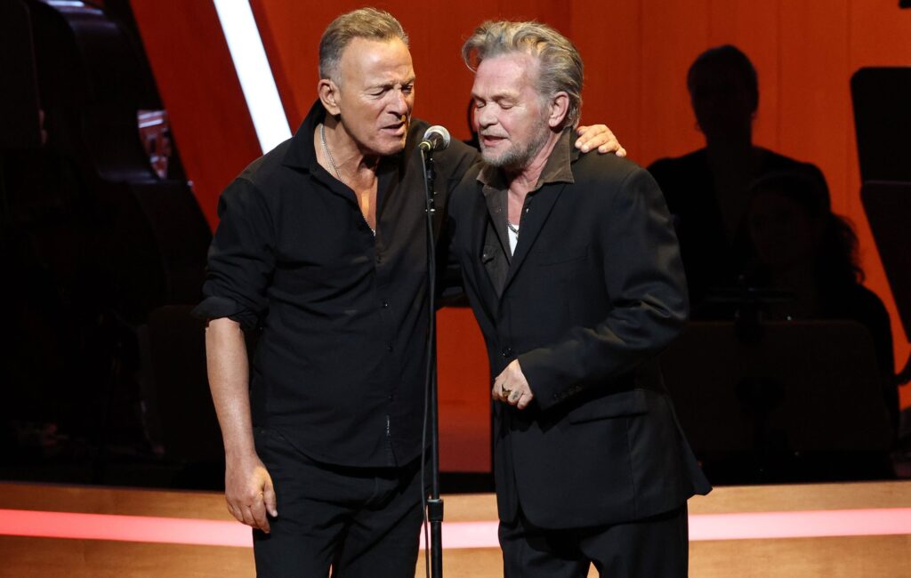 watch-bruce-springsteen-give-‘addicted-to-romance’-its-live-debut-at-stand-up-for-heroes-show