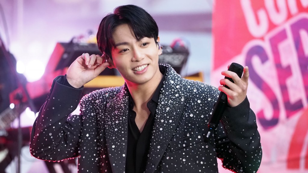 jung-kook-performs-solo-hits-‘seven,’-‘3d’-&-‘standing-next-to-you’-on-‘today’-|-billboard news