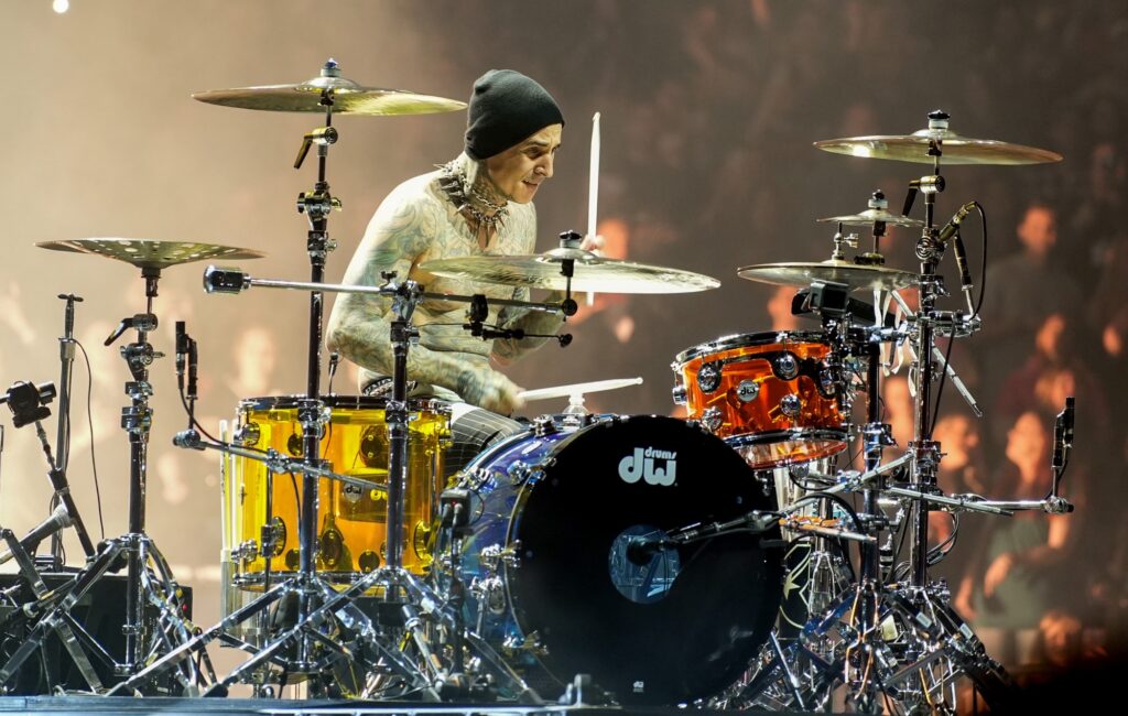 fans-react-to-travis-barker-playing-drums-in-hospital-after-son’s-birth