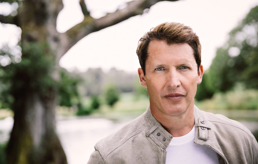 watch-james-blunt-finally-receive-his-nme-award-for-‘worst-album’-–-after-years-of-asking
