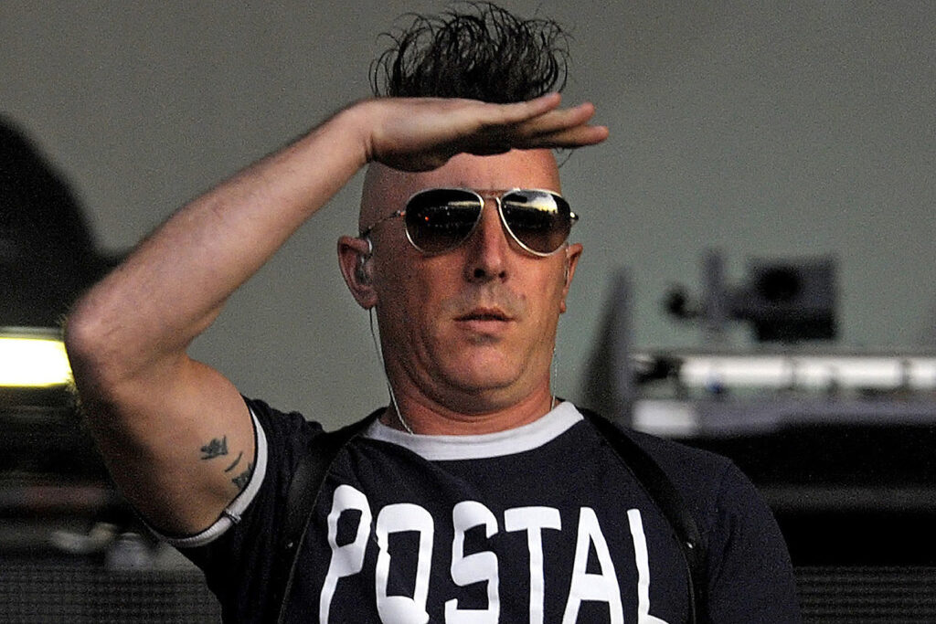 maynard-james-keenan-reunited-with-his-old-army-roommate-–-photos