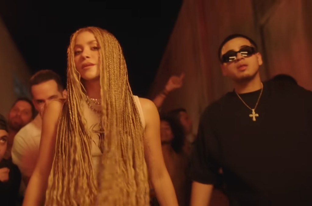 shakira-extends-no.-1-record-among-women-on-latin-airplay-with-fuerza-regida-collab-‘el jefe’