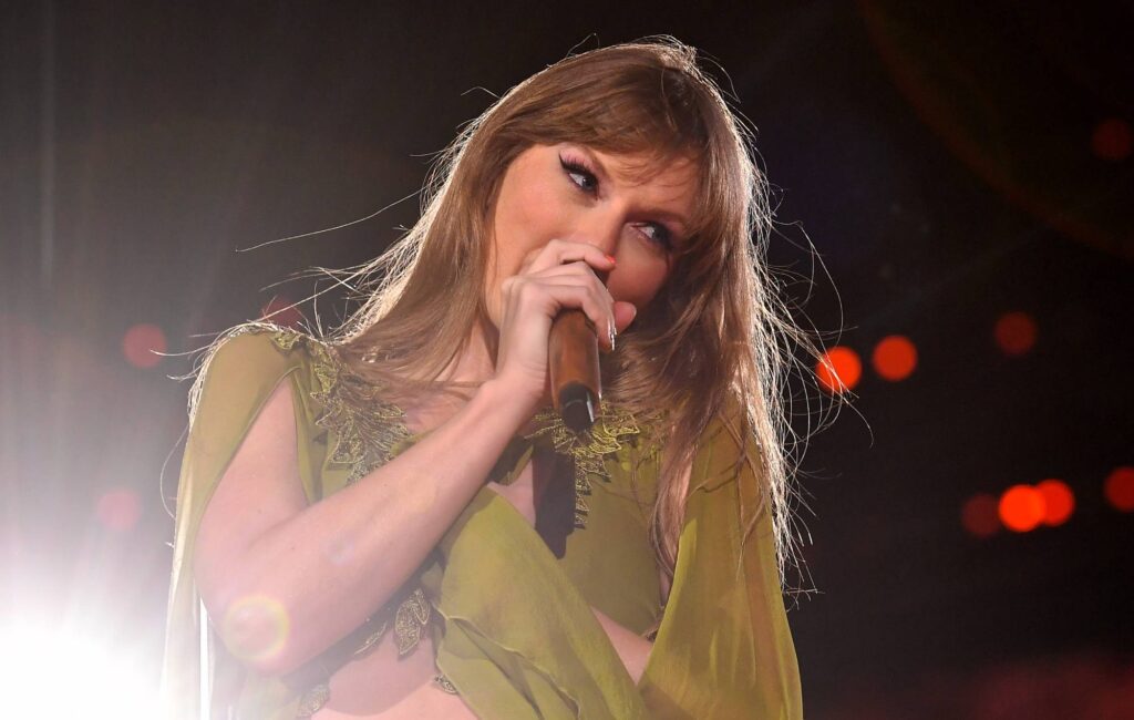 taylor-swift’s-music-temporarily-banned-in-philadelphia-ahead-of-travis-kelce-game