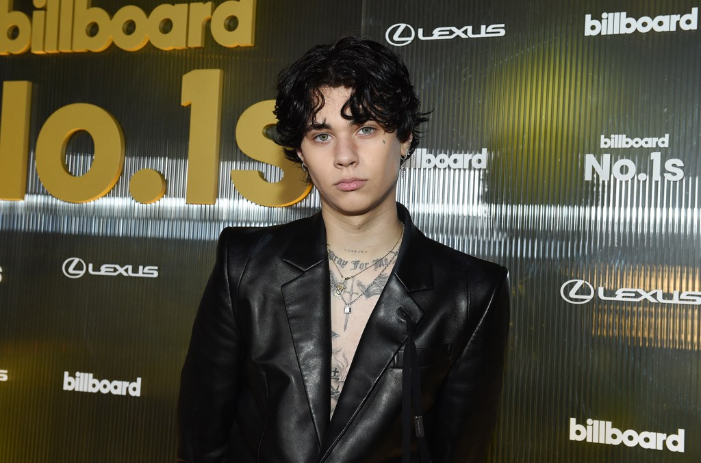 landon-barker-says-dad-travis-barker-doesn’t-sugarcoat-musical-feedback:-‘he’s-always-transparent’