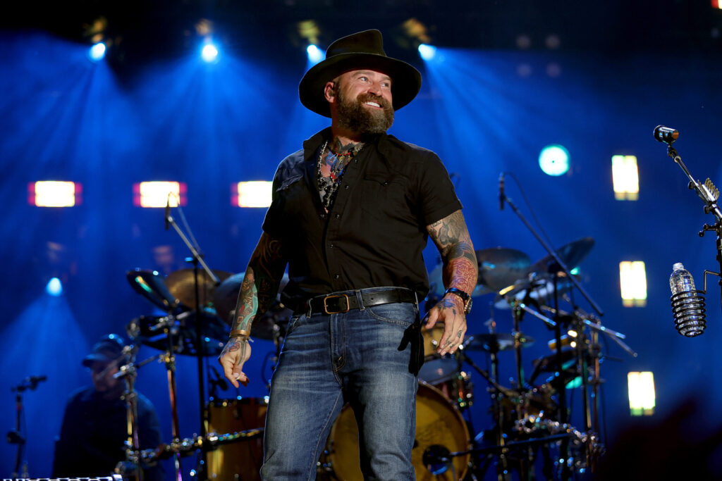 everybody-sing:-zac-brown-reimagines-beloved-rock-classics-on-new-live-album
