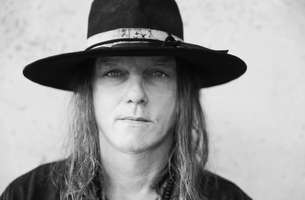 brian-jonestown-massacre-tour-of-australia-canceled-following-bizarre-onstage fight