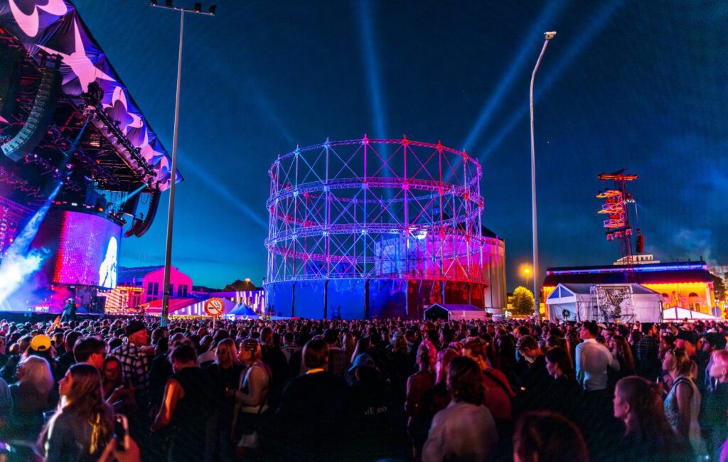 flow-festival-announces-pulp,-pj-harvey,-the-smile,-fred-again.-and-more-for-stacked-2024-line-up