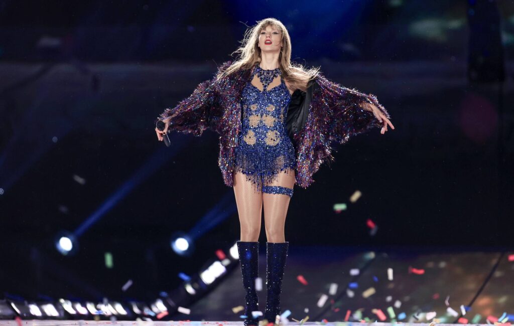 taylor-swift-debuts-‘say-don’t-go’-and-‘it’s-time-to-go’-live-at-final-‘eras’-show-of-2023