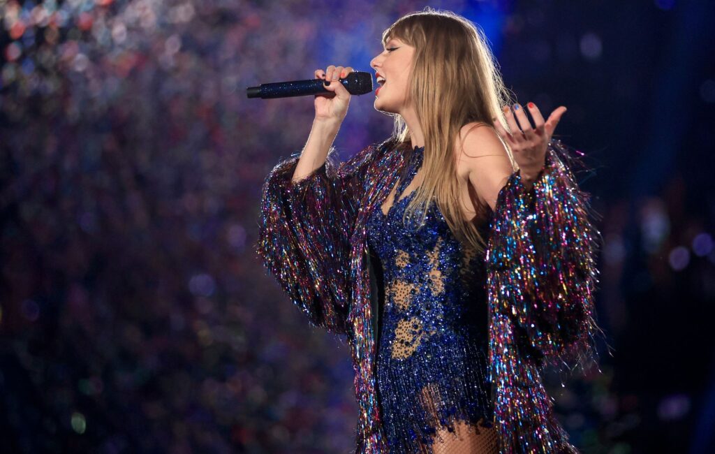 taylor-swift-meets-with-family-of-ana-clara-benevides-before-sao-paulo-show