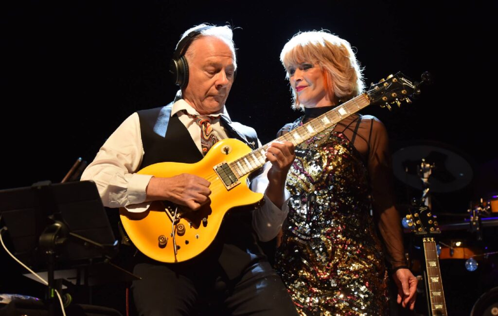 watch-robert-fripp-and-toyah-willcox-cover-bon-jovi’s-‘you-give-love-a-bad-name’-in-new-sunday-lunch-video